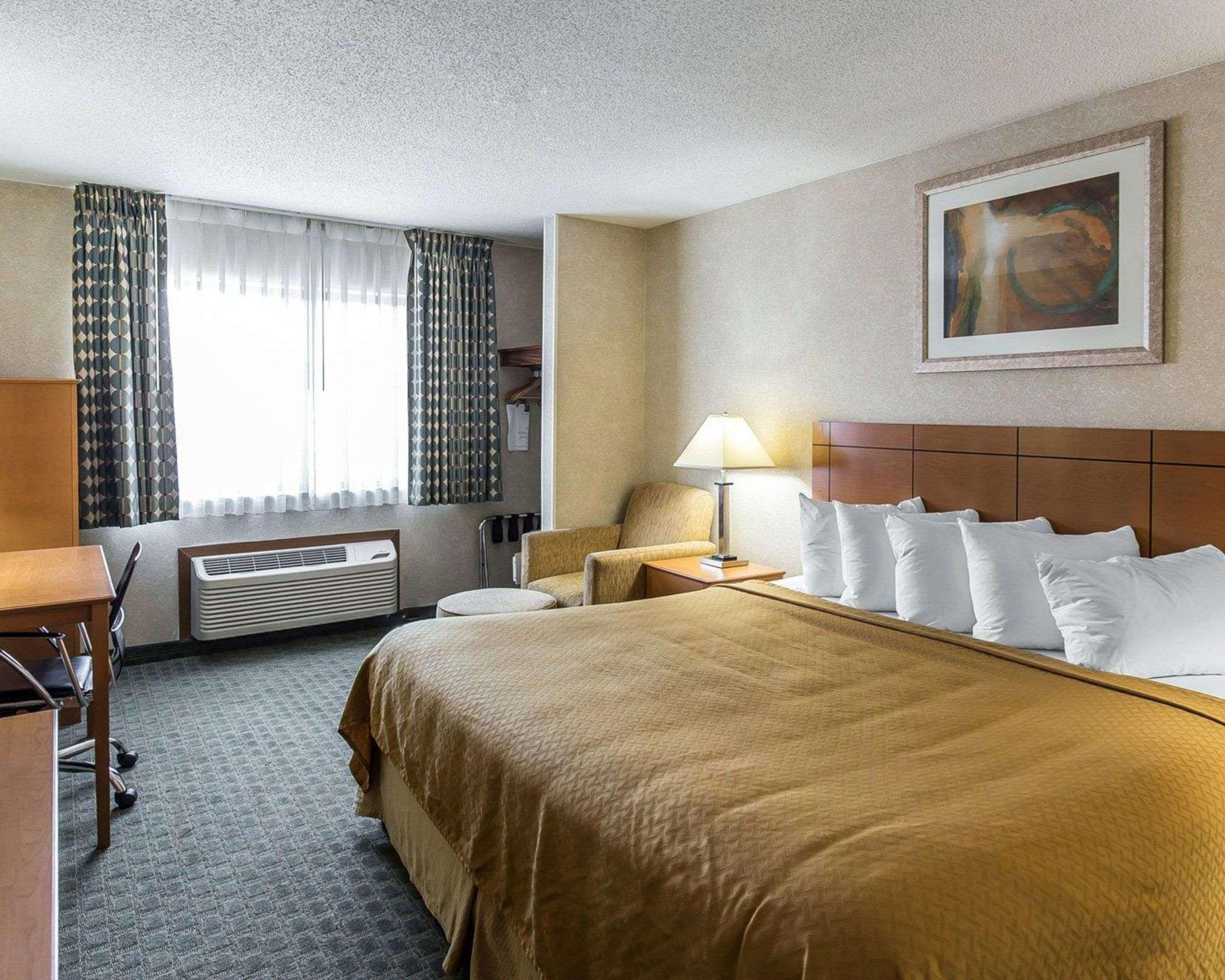 Quality Inn At Collins Road - Cedar Rapids Exterior foto