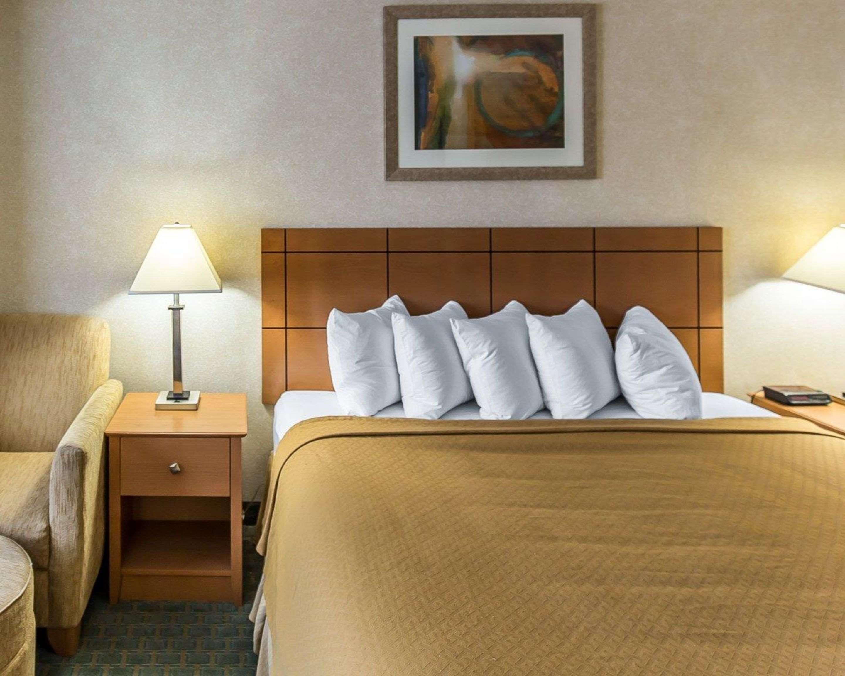 Quality Inn At Collins Road - Cedar Rapids Exterior foto