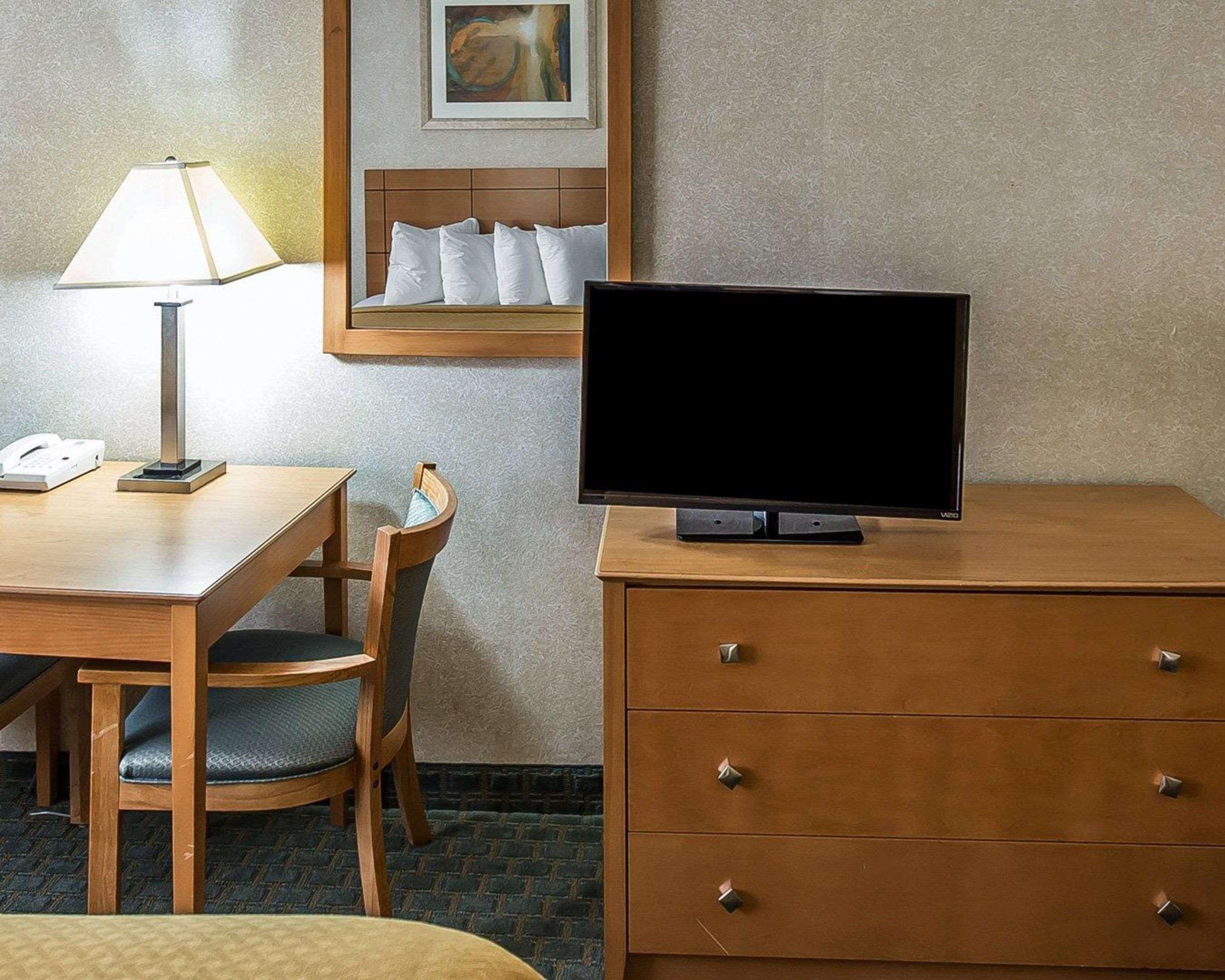 Quality Inn At Collins Road - Cedar Rapids Exterior foto