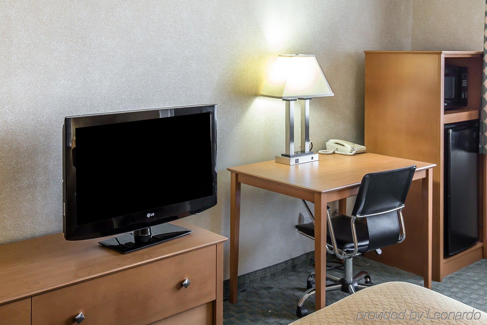 Quality Inn At Collins Road - Cedar Rapids Exterior foto