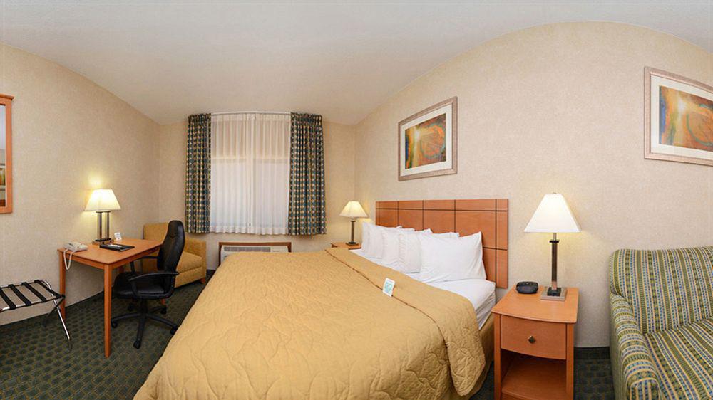 Quality Inn At Collins Road - Cedar Rapids Exterior foto